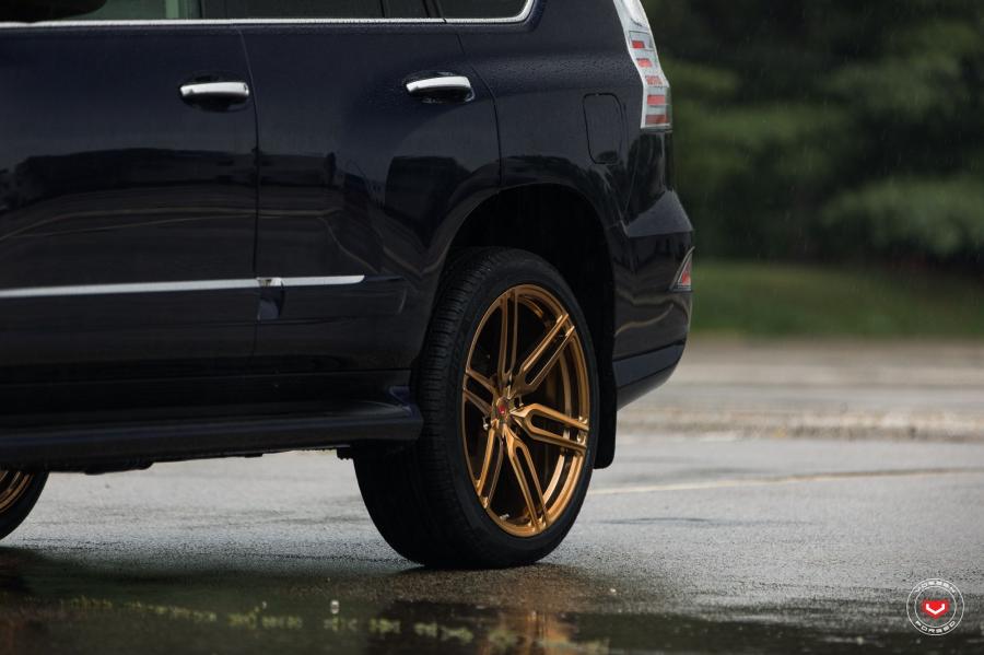 Детали экстерьера Lexus GX460 on Vossen Wheels (HC-1.6) 2017 года  (фото 33 из 34)